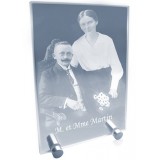 Grande plaque photo laser sur pieds en métal